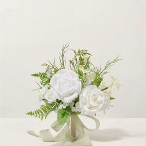 Ling’s Moment May Lily and Olive Matron/Maid of Honor Bouquet